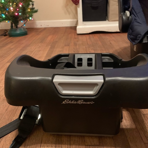 EDDIE BAUER INFANT CARSEAT - Picture 2 of 3